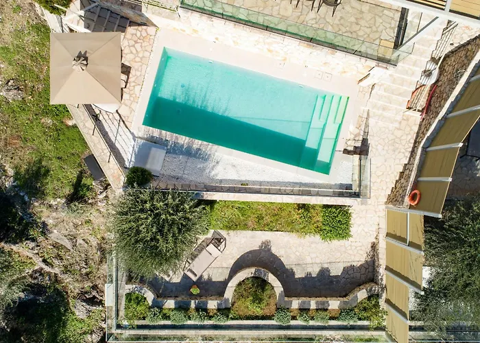 Oliveta Villa *