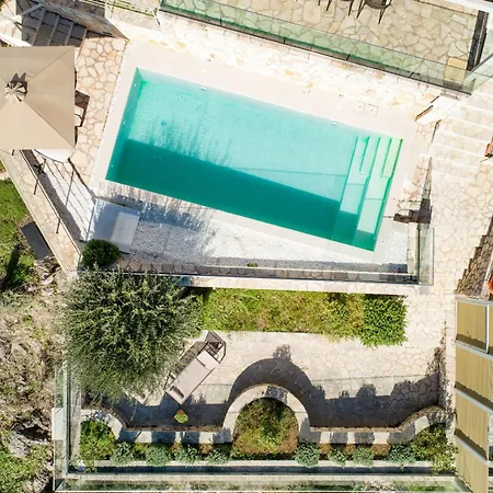Oliveta Villa *